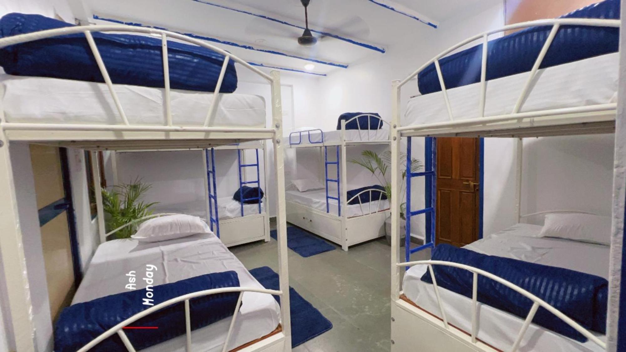 Hostel Pause Udždžain Exteriér fotografie