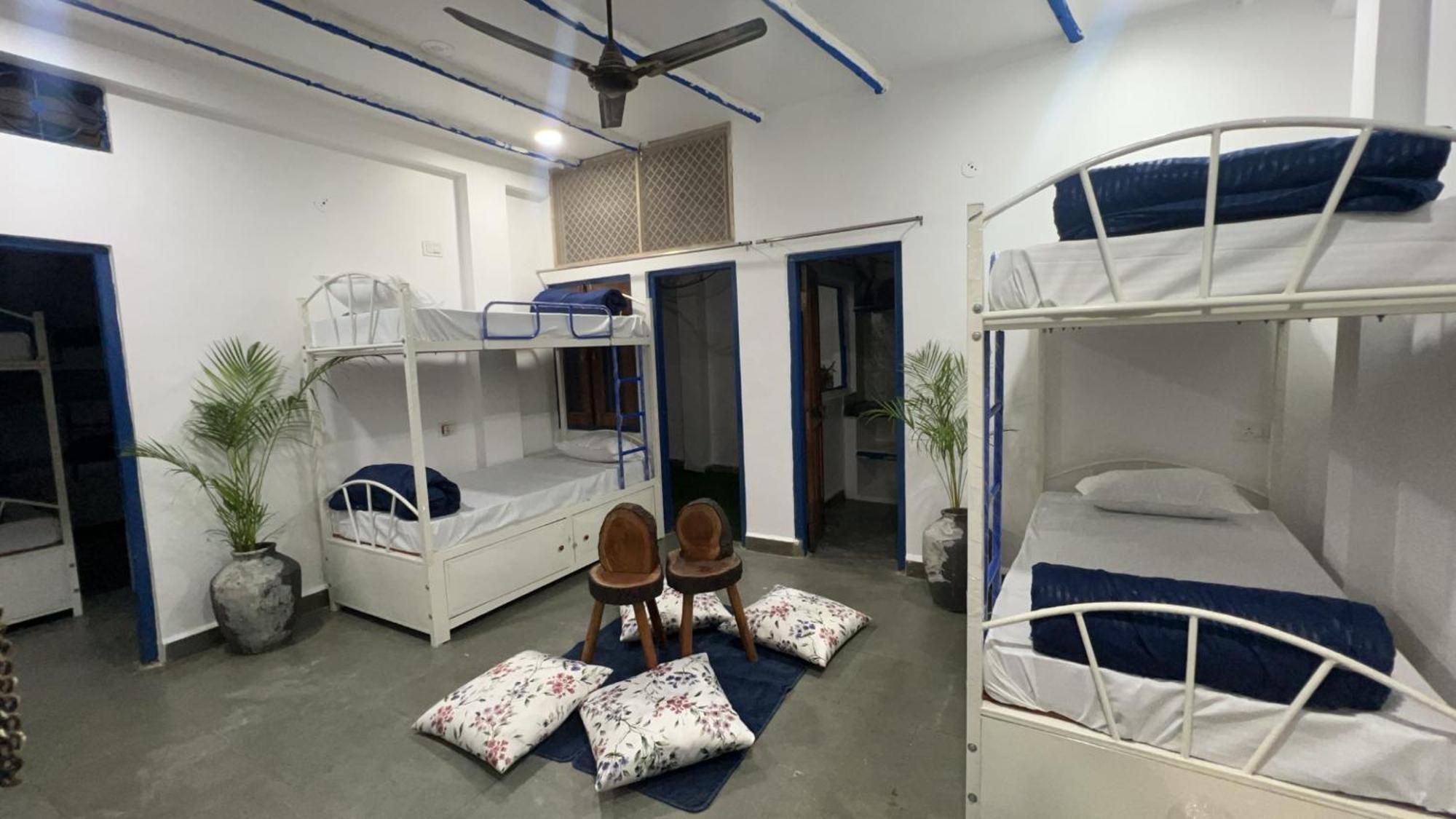 Hostel Pause Udždžain Exteriér fotografie