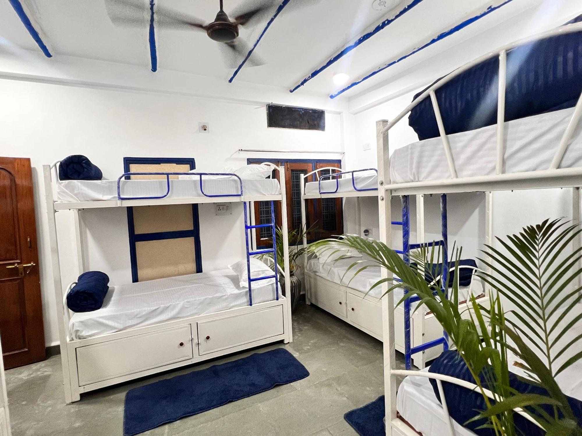 Hostel Pause Udždžain Exteriér fotografie