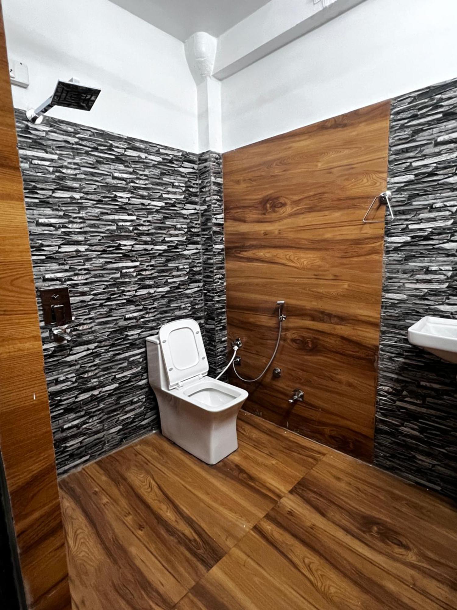 Hostel Pause Udždžain Exteriér fotografie