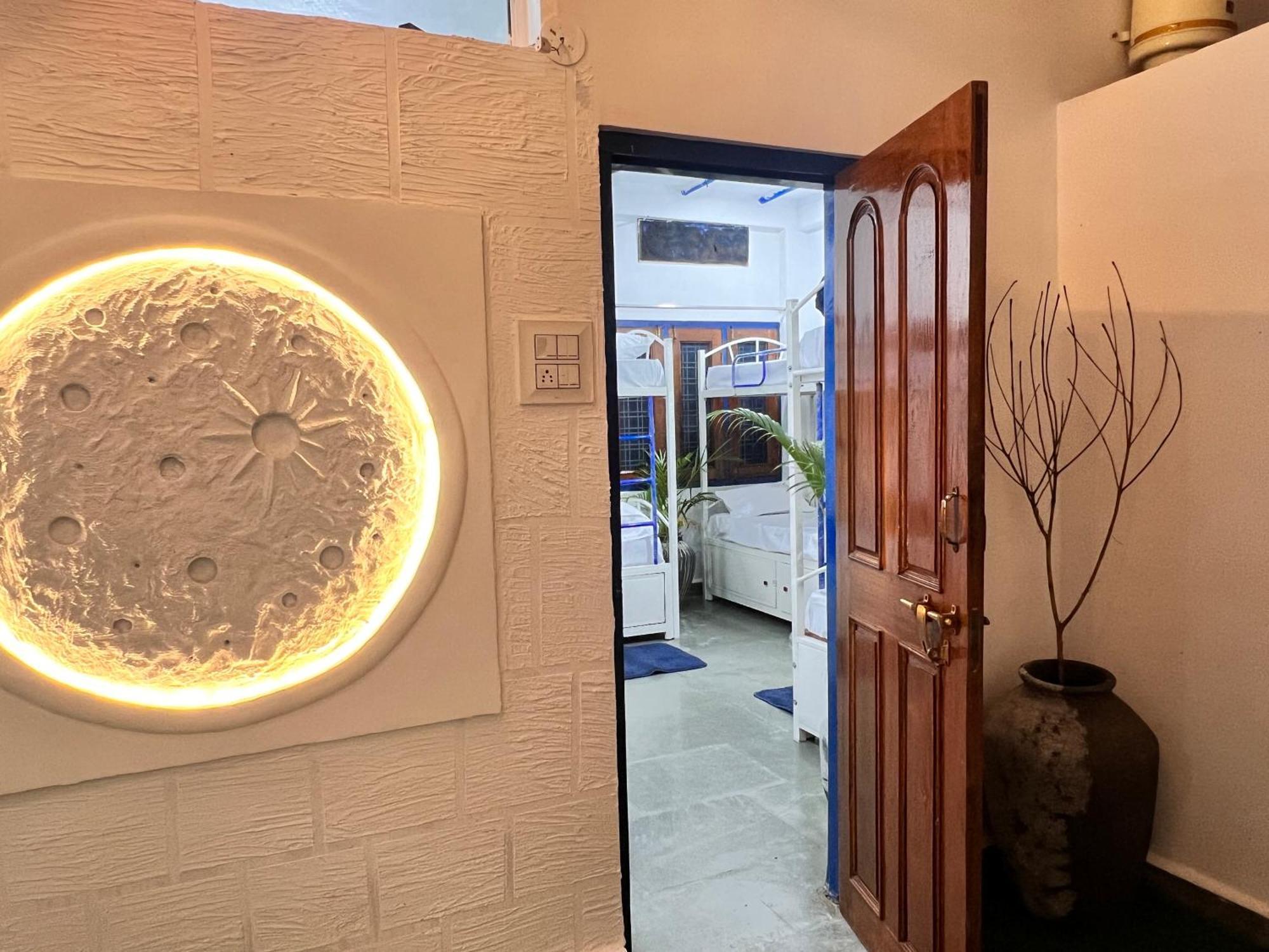 Hostel Pause Udždžain Exteriér fotografie
